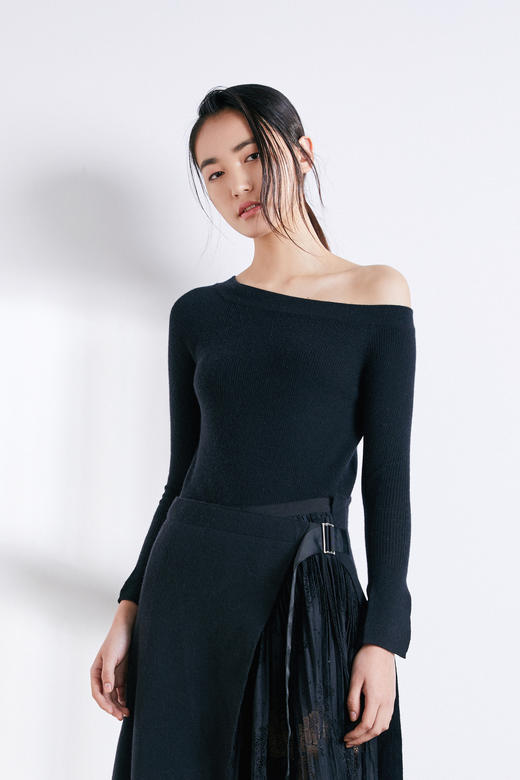 BYARN  “斜芳窥见”露肩长袖羊绒衫 商品图0