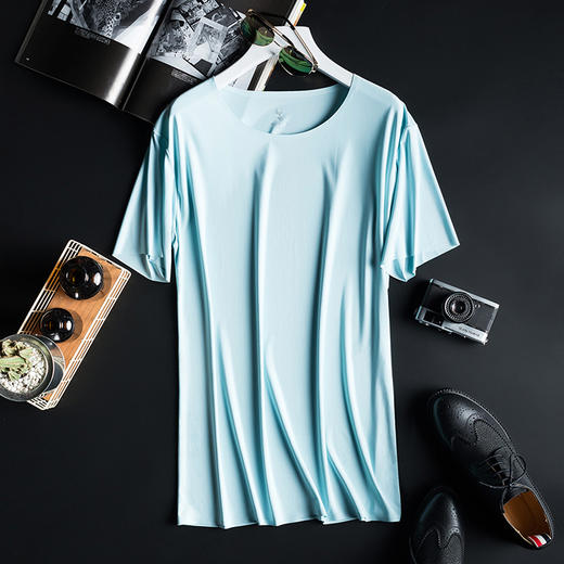 【瞬间凉5度】日本技术！冰感羊奶丝冰丝无痕一片式速干透气男士T恤 商品图2