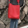 【服饰鞋包】。时尚红色水桶包磁扣撞色单肩包宽肩带手提斜挎PU女包 商品缩略图2