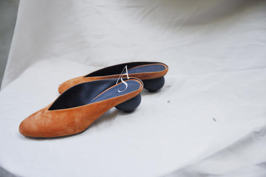 Gray Matters 焦糖色蛋跟拖鞋 商品图1