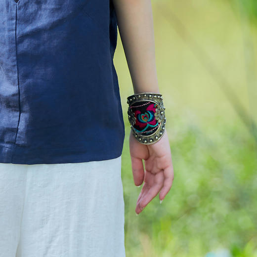 浮罗记系列——万福苗银老绣手镯 | 现货支持七天无理由退换货 有运费险 商品图2