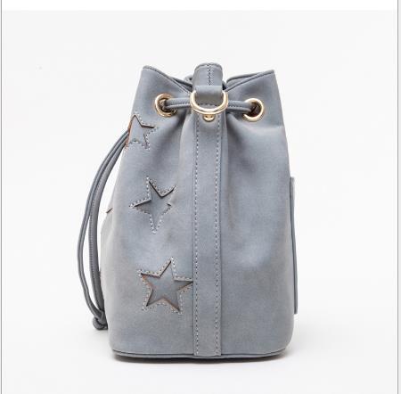 【服饰鞋包】韩版简约束口绳子双根斜跨女包 时尚PU单肩包五角星水桶包 商品图4