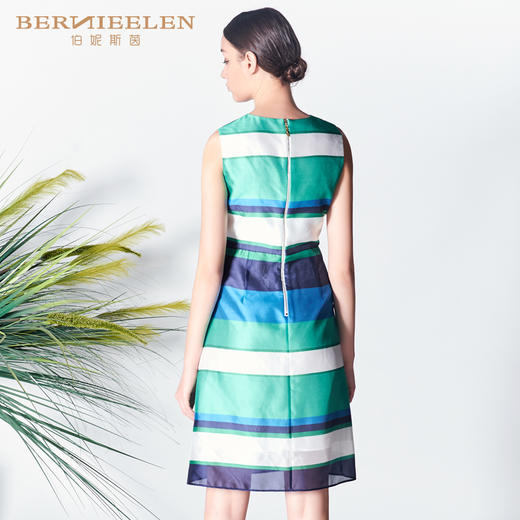 2S6908--绿色连衣裙--吉祥的巴旦姆纹--《智慧之光--波斯艺术》 商品图3