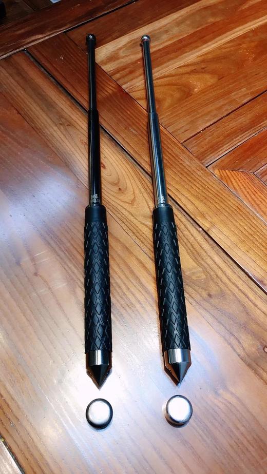 可求官方定制高品质版本微瑕库存货小巧便携的防身神器三节甩棍伸缩棍