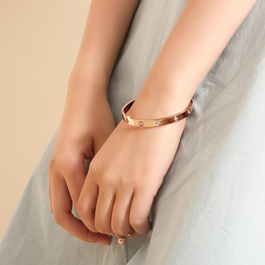 六鑫珠宝 情侣love手镯镀18K玫瑰金钛钢 韩版简约个性 商品图0