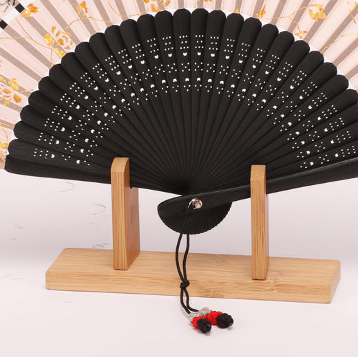 桑蚕丝手工画竹骨扇css136300106f咖梅兰竹菊一梅