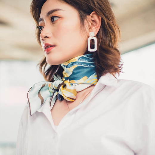 川朴花样年华系列艺术丝巾 | 艺术家跨界合作,百搭单品,美而不平庸
