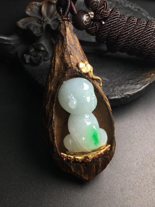 【10974】翡翠冰糯种飘绿小沙弥 沉香挂件