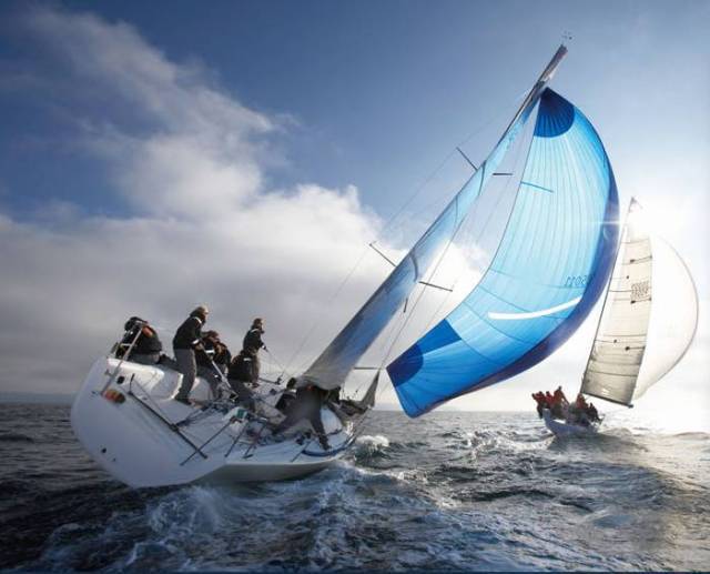 帆船运动起源于大航海时代,探险家们驾驶着帆船去探索未知的世界,获取