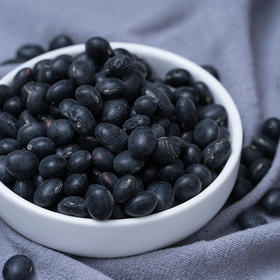 黑豆  500g号称杂粮中的“黑珍珠”，富含丰富的植物蛋白，口感绵软细腻，打成豆浆豆香浓郁，煮粥炖汤都很合适哦。