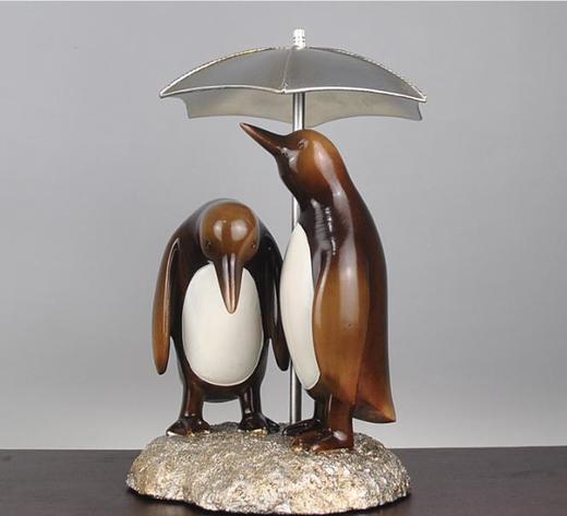 【家居摆件】。创意欧式家居摆件树脂工艺品企鹅打伞 商品图1