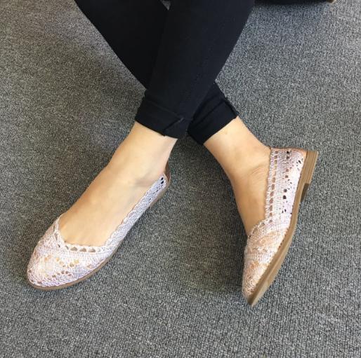 【服饰鞋包】蕾丝平底鞋舒适女单鞋百搭女鞋 商品图2