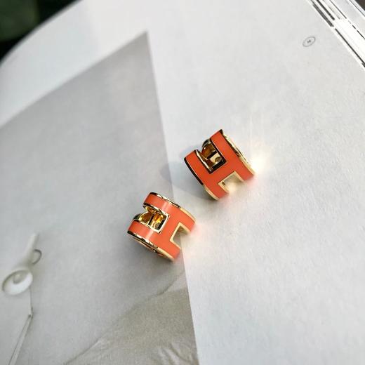 点此购买 爱马仕 h字母耳钉 黄铜镀18k金