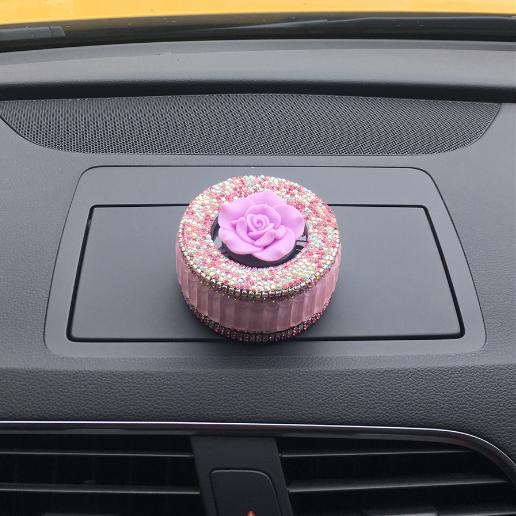 【香水】*巴姆士汽车香水香膏固体 山茶花镶钻香水座蒙香膏汽车装饰用品 商品图0