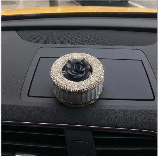 【香水】*巴姆士汽车香水香膏固体 山茶花镶钻香水座蒙香膏汽车装饰用品 商品图3