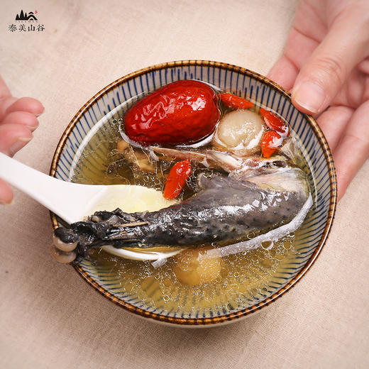 【有机泰和乌鸡】农家散养，孕妇老人滋补黑鸡生鸡肉。净重不低于1.7斤 商品图3