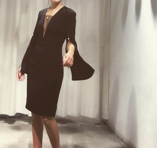 Atelier Miss Lu / Wallis-黑色水袖深V连身裙 商品图0