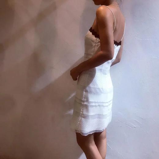 Atelier Miss Lu/ Mable-白色透视感波浪边吊带裙 商品图1