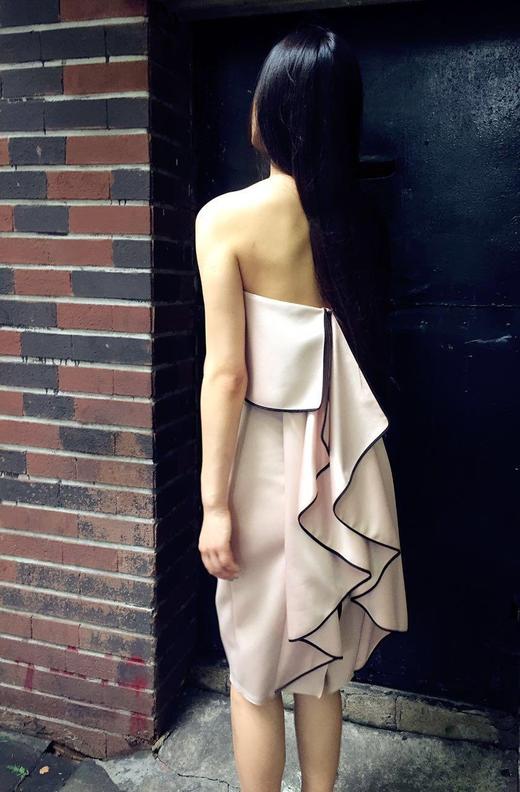 Atelier Miss Lu/ Veronica - 香槟色荷叶背饰抹胸小礼服 商品图2