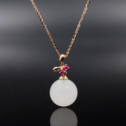 18K玫瑰金和田玉（白玉）镶红宝玉珠吊坠--花香蝶舞 /玉珠10mm 商品图1