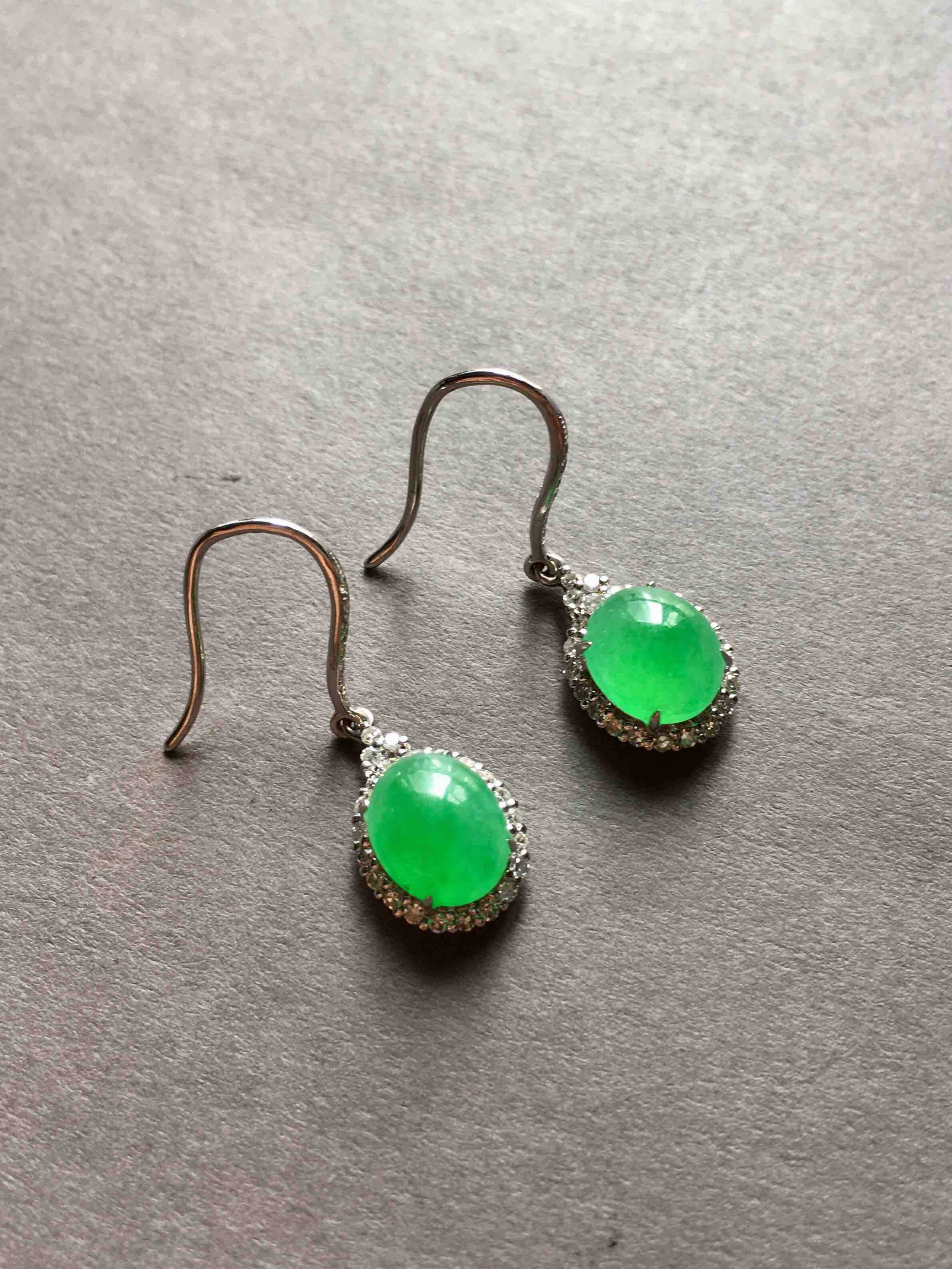 冰种阳绿翡翠蛋面耳坠18k白金钻石镶嵌