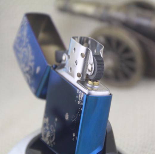 【打火机】。铜壳首领CHIEF创意防风煤油打火机CF0444L春意 蓝冰 商品图4