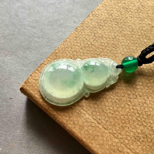 冰种飘阳绿厚庄翡翠葫芦 商品图3
