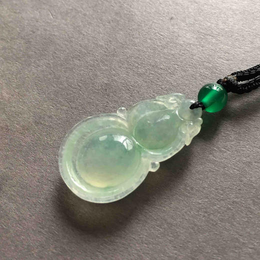 冰种飘阳绿厚庄翡翠葫芦 商品图5
