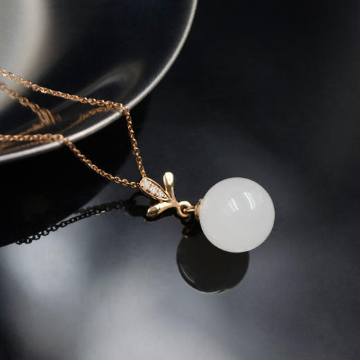 18k玫瑰金和田玉白玉镶钻玉珠吊坠三叶草玉珠10mm