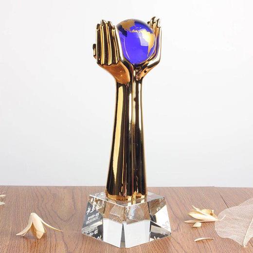 爱心奖杯 地球奖杯 树脂奖杯定制 创意纪念品 学校表彰奖品现货 商品图3