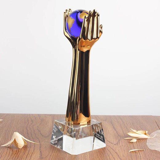 爱心奖杯 地球奖杯 树脂奖杯定制 创意纪念品 学校表彰奖品现货 商品图2