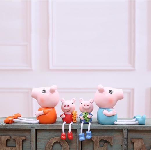 【装饰品】。创意小猪佩奇一家四口树脂吊脚娃娃工艺品礼品家居装饰品摆件礼品 商品图1