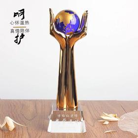 爱心奖杯 地球奖杯 树脂奖杯定制 创意纪念品 学校表彰奖品现货