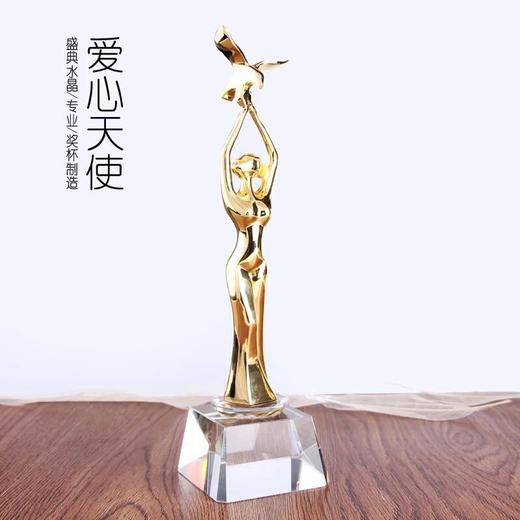 新款金属奖杯定制 创意金属纪念品 水晶奖杯定制定做晚会颁奖奖杯 商品图0