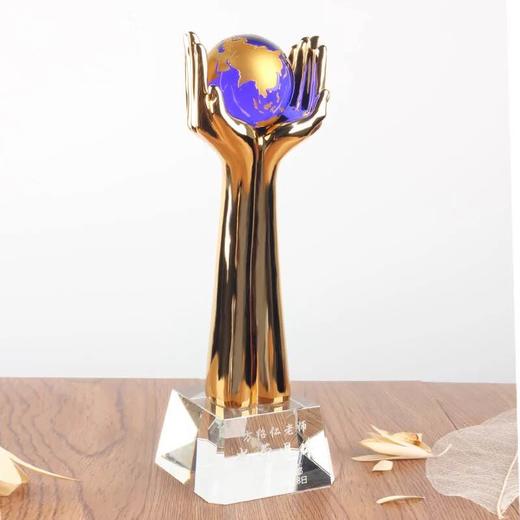 爱心奖杯 地球奖杯 树脂奖杯定制 创意纪念品 学校表彰奖品现货 商品图4