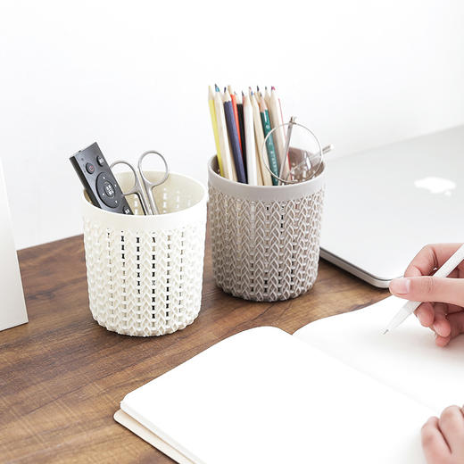 【开学季】镂空多功能小笔筒塑料办公收纳筒 创意学生简约桌面收纳盒 商品图0