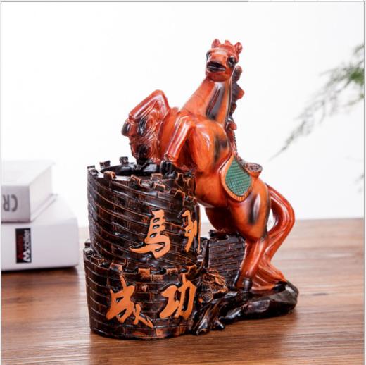 【办公室用品】。文具收纳笔筒摆件 办公室送老师领导商务工艺礼品生肖马笔筒 商品图4