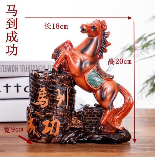 【办公室用品】。文具收纳笔筒摆件 办公室送老师领导商务工艺礼品生肖马笔筒 商品图3