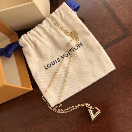 点此购买lv经典v字项链