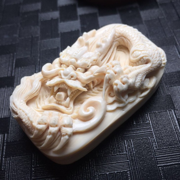 d47484猛犸象牙龙牌