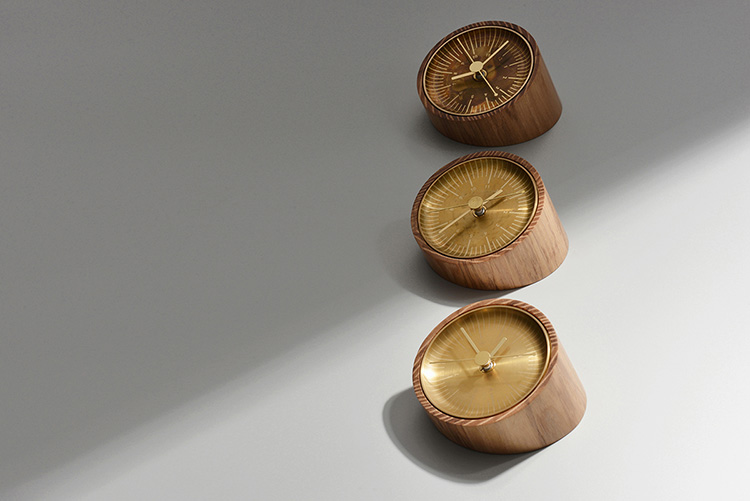 时光台钟 | 黄铜显出时光的质感，巧妙设计，看得见时光的痕迹