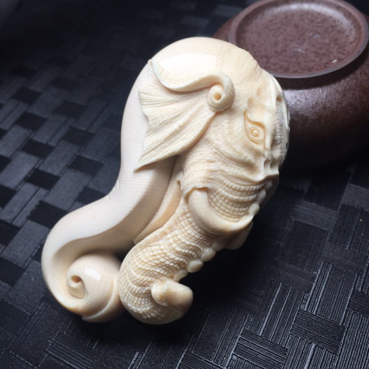【47480】猛犸象牙吉象手把件