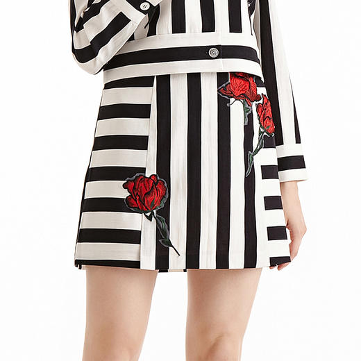 EITIE爱特爱女装夏季新款拼接撞色直筒绣花半身裙百搭小短裙5506213 商品图4