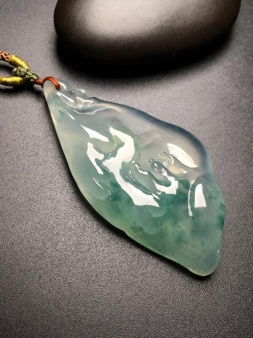 11598翡翠冰种飘蓝花随形悟道牌