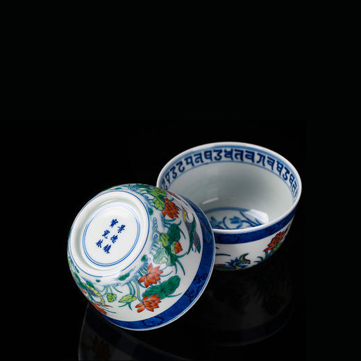 宝瓷林青花斗彩荷塘鸳鸯杯 商品图3