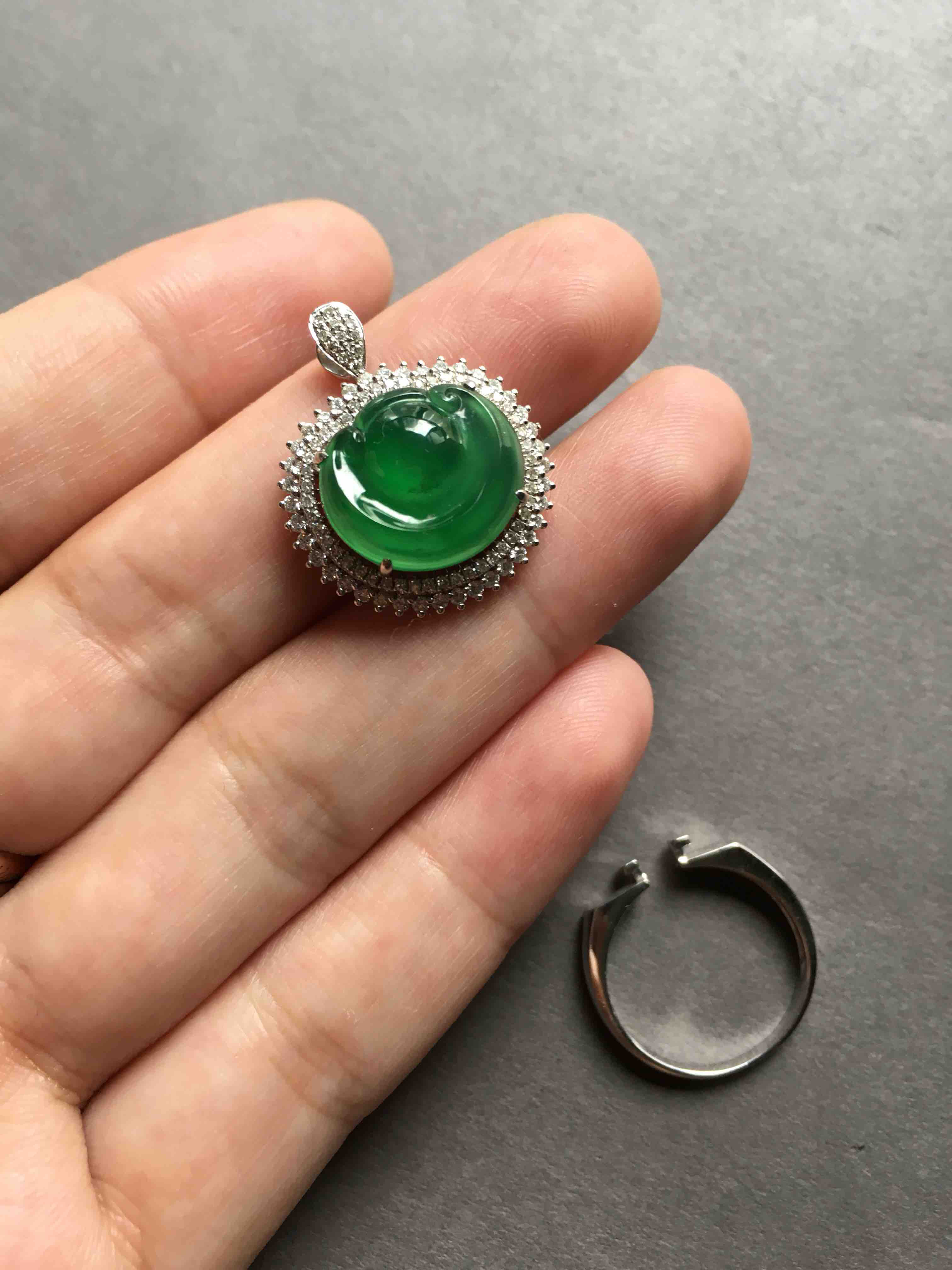 高冰种阳绿翡翠如意戒指吊坠两用18k白金钻石镶嵌