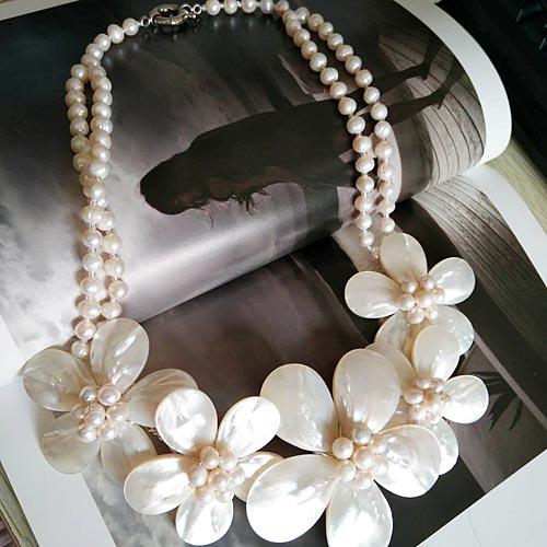 天然珍珠贝壳花朵项链短款