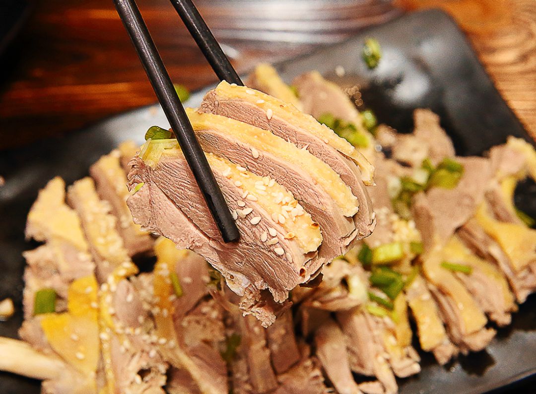 枸杞等一起熬制 抵抗力较差的朋友可多吃 有滋补作用哦~ 这份白切番鸭