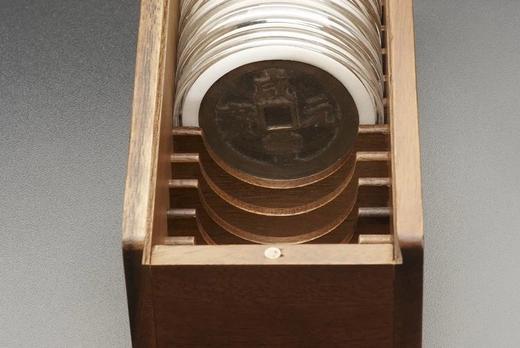 【实木泉匣】圆盒胡桃实木抽拉式钱币收藏匣（15只装） 商品图5