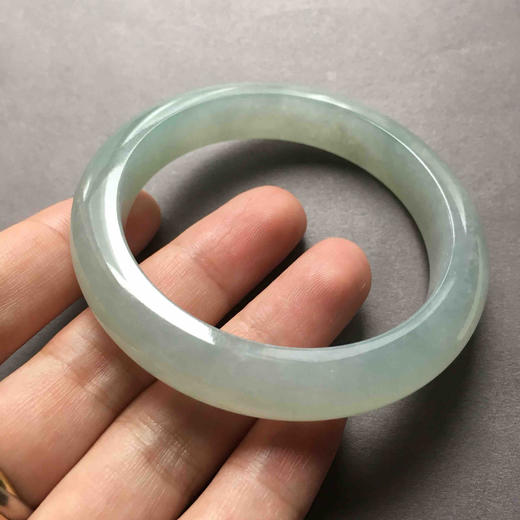 糯冰种淡晴水翡翠手镯55 商品图4